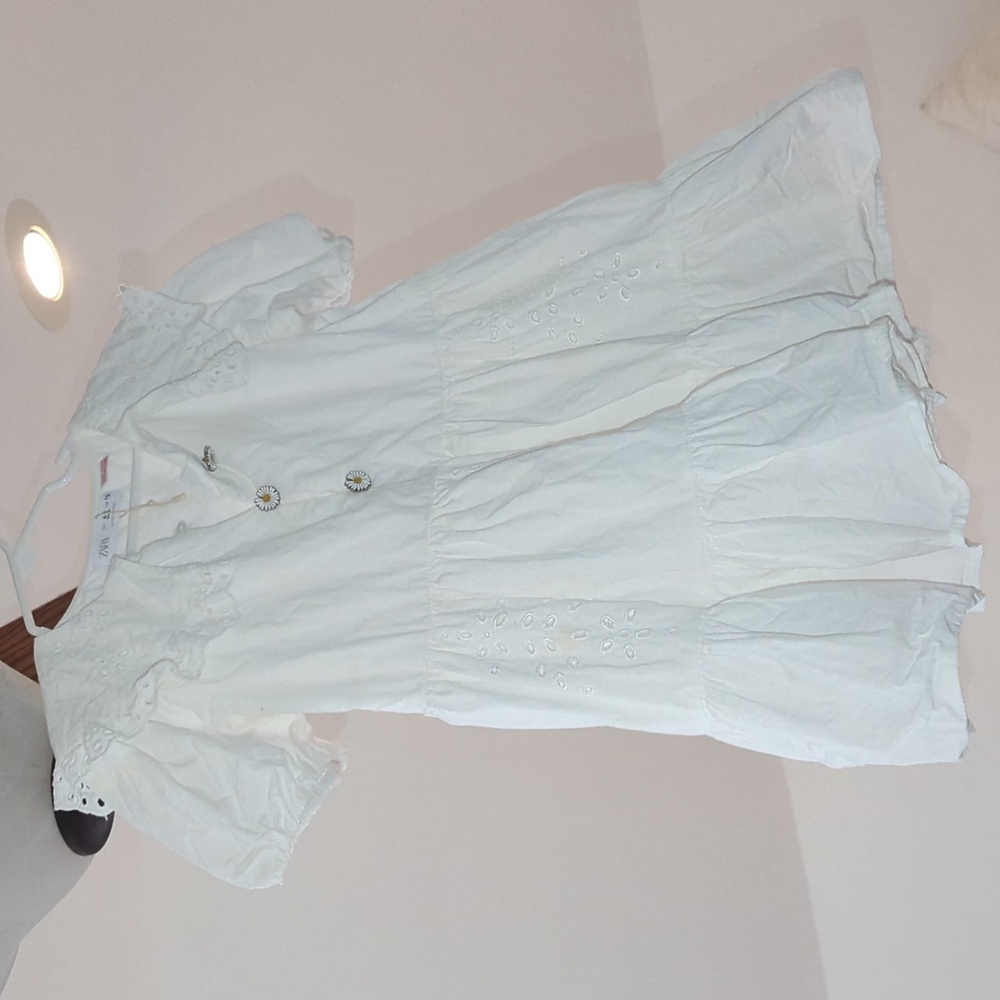 Zara girl 4-5 yr white eyelet cotton floral dress!